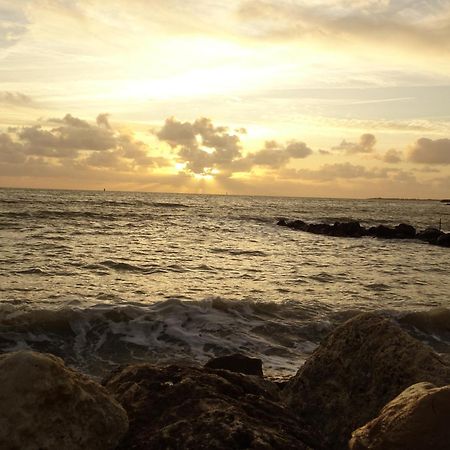 لا روشيل Calme Et Serenite الغرفة الصورة